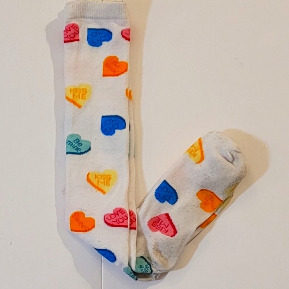 'Be mine' hearts socks